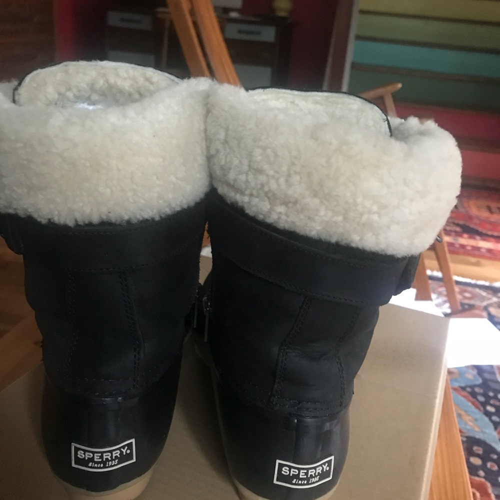 Sperry Shearling boots black